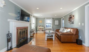 7 Mayfair Dr, East Providence, RI 02916