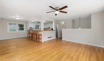 23 Algonquin Dr, Middletown, RI 02842