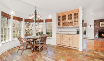41 Lake Wind Rd, New Canaan, CT 06840