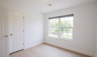 522 Tiger Blvd, Bentonville, AR 72712