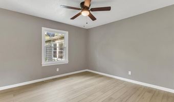 216 Hillsdale Dr, Ballwin, MO 63011