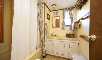 81 Shoreline Dr, Barnet, VT 05821