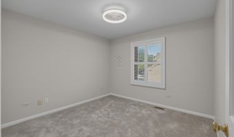 1934 N Charter Point Dr, Arlington Heights, IL 60004