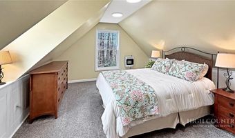 140 Library Ln, Banner Elk, NC 28604