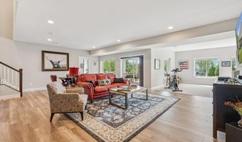 102 PHOEBE Ct, Lake Frederick, VA 22630