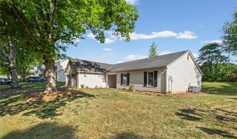 1194 Meadow Oaks Dr NW, Acworth, GA 30102