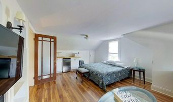 9 Dartmouth St, Newport, RI 02840