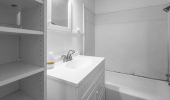 411 S Hutchinson Ave, Adel, GA 31620