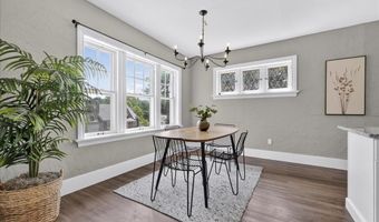 8025 McGee St, Affton, MO 63123