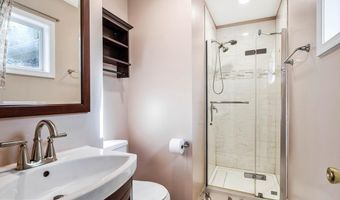 4406 ROUNDHILL Rd, Alexandria, VA 22310
