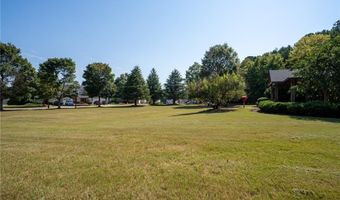 302 Oak Leaf Pl, Acworth, GA 30102