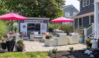 9 Dudley Dr, Narragansett, RI 02882