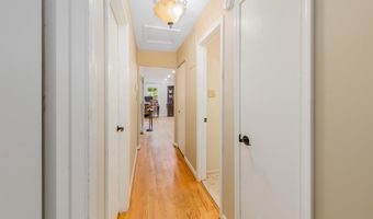 8706 BRAEBURN Dr, Annandale, VA 22003