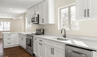 6 Juniper Ridge Dr, Danbury, CT 06811