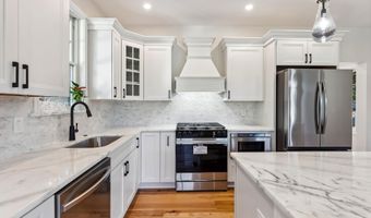 515 Sandalwood Rd, Villas, NJ 08251