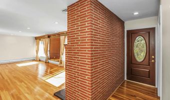 260 Oakridge Ln, Albertson, NY 11507