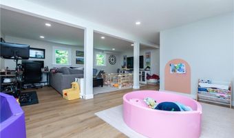 26 Sharon Pkwy, North Smithfield, RI 02896