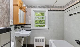 111 White Pkwy, North Smithfield, RI 02896