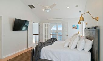 8 Jibsail Dr, Bayville, NJ 08721