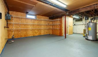 11 Bellevue Dr, Cranston, RI 02920