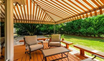 150 Brandywine Dr, Amherst, NY 14221