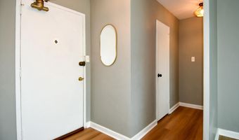1300 S ARLINGTON RIDGE Rd 204, Arlington, VA 22202