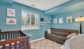 4113 S FOUR MILE RUN Dr 102, Arlington, VA 22204