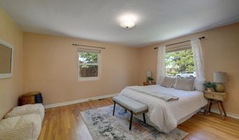 525 SOLANO Dr SE, Albuquerque, NM 87108