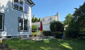 2011 N UPTON St, Arlington, VA 22207