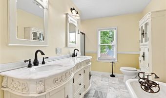 82 Dyer Ave, East Providence, RI 02915