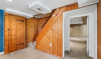 7133 Circleview Dr, Affton, MO 63123