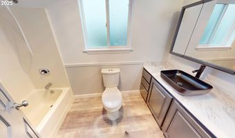 808 5TH St, Brookings, OR 97415