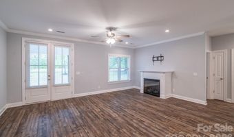 939 Old Stagecoach Rd, Camden, SC 29020