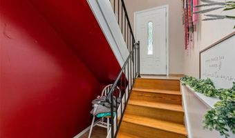 237 Valleyoak Ct, Ballwin, MO 63021