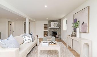 8 Kerins Ter, Newport, RI 02840