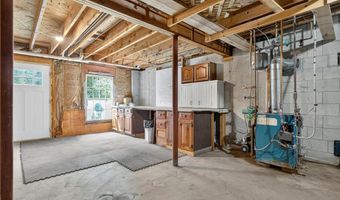 1 Gilman Rd, Hopkinton, RI 02832