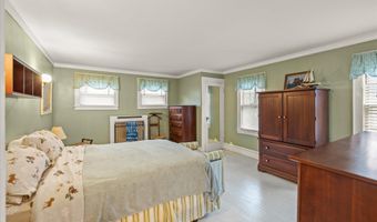 42 Robbins Ave, Amityville, NY 11701