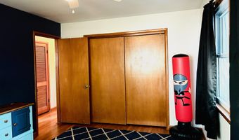 922 S Oak Ave, Aurora, MO 65605