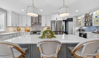 42 Windsor St, Jamestown, RI 02835