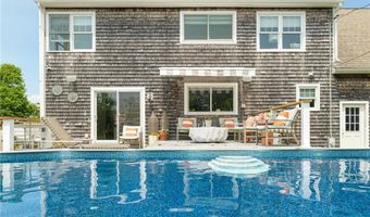 7 Maloney Ln, Middletown, RI 02842