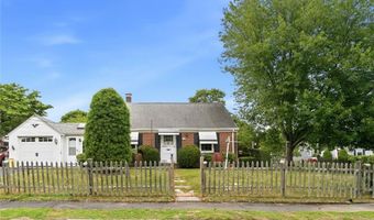48 Fairway Dr, Cranston, RI 02920