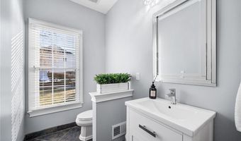 30 Lenihan Ln, East Greenwich, RI 02818