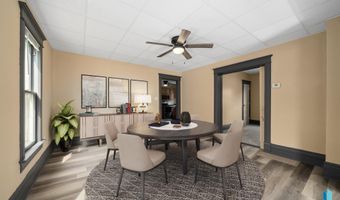 411 N 6th St, Beresford, SD 57004