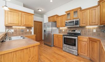 1421 N Lakeside Dr, Andover, KS 67002