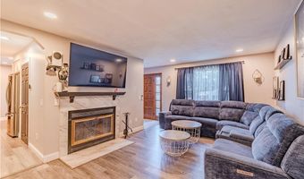3 Hilltop St, Johnston, RI 02919