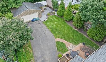1052 Parkside Dr, Alliance, OH 44601