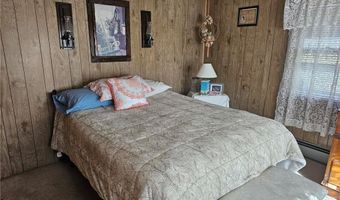 8 Lake Ct, Hopkinton, RI 02804