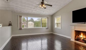 234 3rd Ave, Cranston, RI 02910