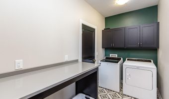 5467 Windrose Ln, Ames, IA 50014
