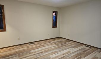 806 E Springfield St, Aurora, MO 65605